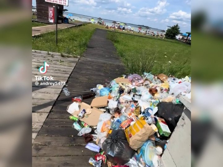 Світязькі відпочивальники скаржаться на гори сміття. ВІДЕО