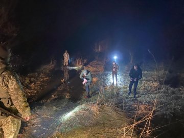Троє волинян перепливли річку, аби потрапити до Польщі з контрабандними цигарками
