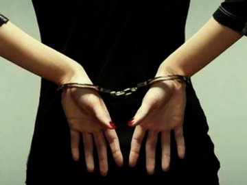 Поцупили в магазині дитячі речі: лучан застерігають від нахабних злодійок. ВІДЕО