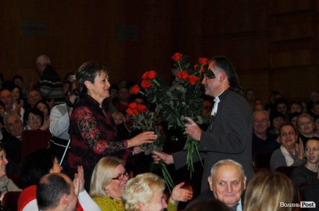 Квартири сиротам та 60 тисяч для хворої дівчинки. Добрі новини Волині