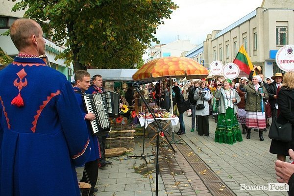 У Луцьку європейські монархи відкрили фестиваль «Берегиня». ФОТО