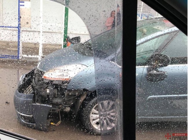 У Луцьку не розминулись дві іномарки. ФОТО