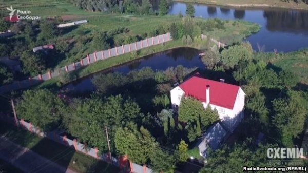 Майно Віктора Шокіна у селі Ленди Київської області