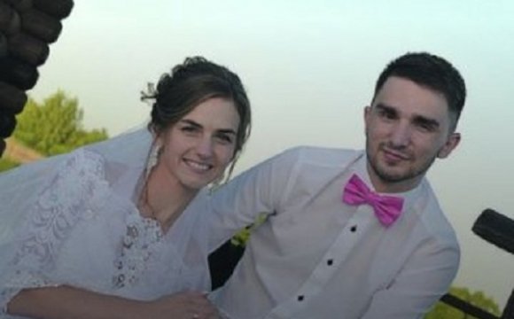 Волинянка вийшла заміж за коханого на візку. ФОТО