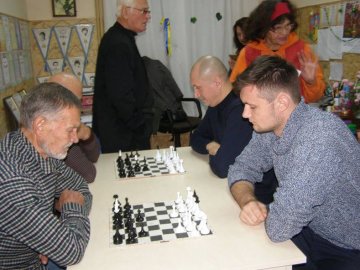 Луцький спортклуб  отримав нові столи. ФОТО