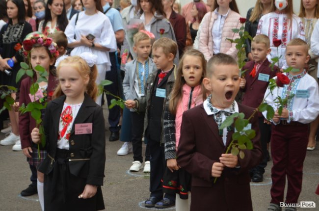 Як у луцькій школі №1 відзначали свято першого дзвоника. ФОТО 