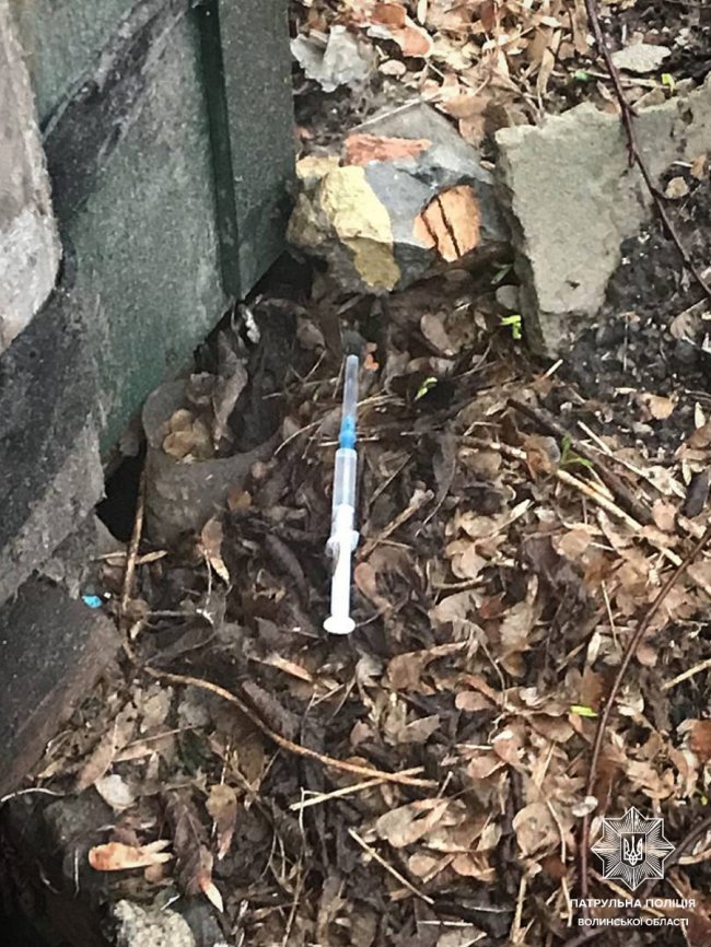 За добу у Луцьку та Ковелі патрульні затримали 3 чоловіків з наркотиками. ФОТО