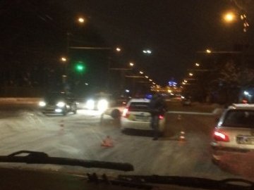 Авто розвернуло поперек дороги: у Луцьку зіткнулись два легковики