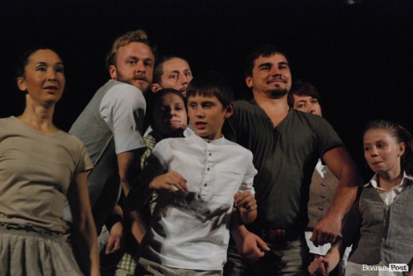 У Луцьку показали танцювальний перформенс «Дім». ФОТО