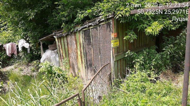 У Луцьку знесуть занедбані сараї, гаражі та огорожі. ФОТО