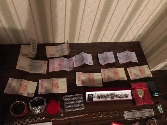 Двох митників на Волині спіймали на хабарі