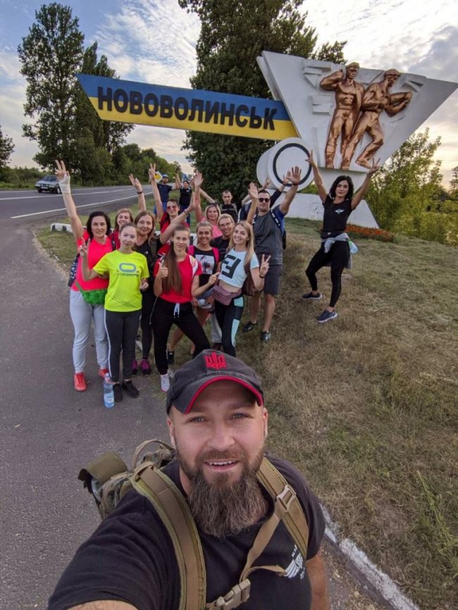 За 10 годин – 50 кілометрів: волиняни організували нічний піший похід. ФОТО