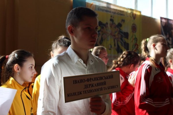 У Луцьку розпочався 25-й волейбольний турнір «Волинь зустрічає друзів — 2016». ФОТО