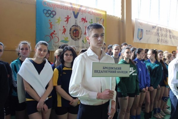 У Луцьку розпочався 25-й волейбольний турнір «Волинь зустрічає друзів — 2016». ФОТО