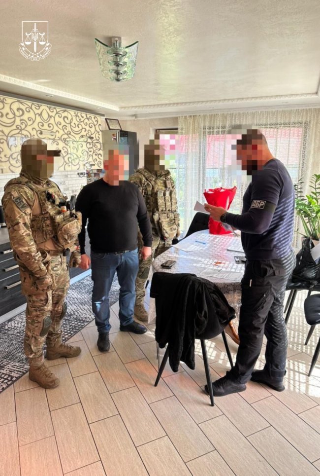 На Рівненщині викрили масштабну схему видобутку бурштину: серед учасників - директор однієї з філій ДП «Ліси України» 