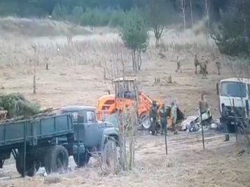 Мігранти залишили табір на кордоні з Польщею.ВІДЕО