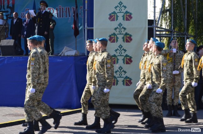 «Нам є що захищати»: урочиста посвята ліцеїстів у Луцьку.  ФОТО