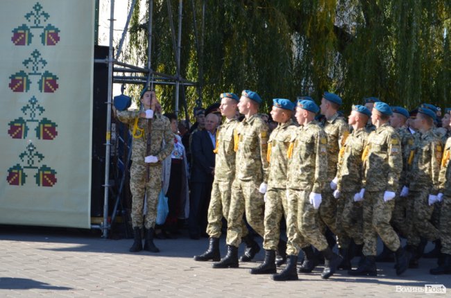 «Нам є що захищати»: урочиста посвята ліцеїстів у Луцьку.  ФОТО