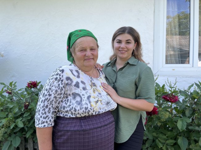 Бабуся-тіктокерка з Волині збирає мільйонні перегляди у мережі