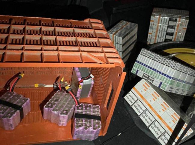 Волинянин хотів переправити до Польщі контрабанду за допомогою саморобного безпілотника. ФОТО