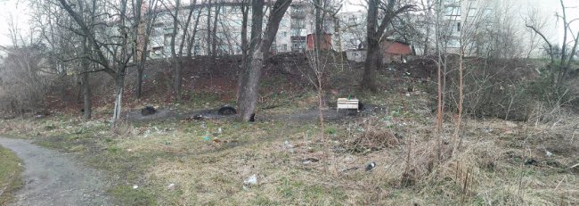 Рясні та барвисті купи сміття: опублікували фото загидженого луцького парку
