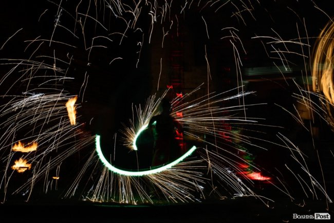 Вогонь у лініях і візерунках із «Ночі у Луцькому замку». ФОТО