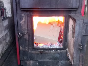 Волинські поліцейські спалили купу наркотиків. ФОТО