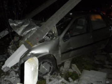 На Львівщині авто в'їхало в житловий  будинок: постраждали четверо людей