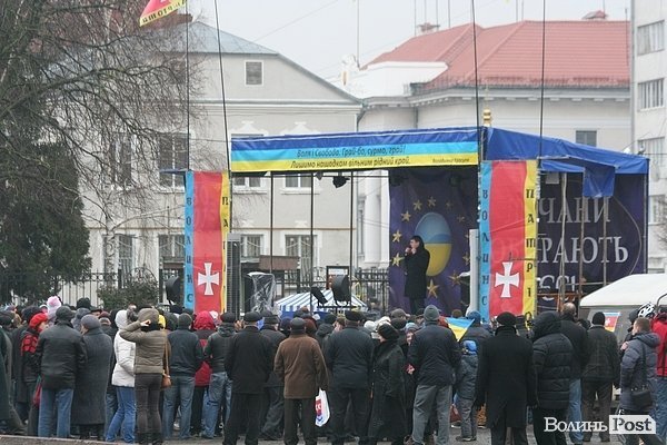 Віче на луцькому Євромайдані. ФОТО
