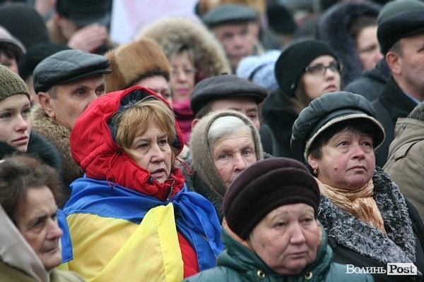 Віче на луцькому Євромайдані. ФОТО