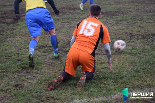 «Гравці борсалися у багнюці, місили болото»: футбол по-волинськи