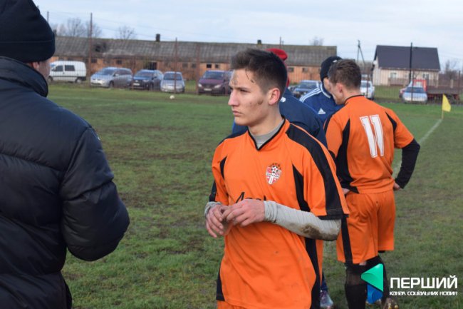 «Гравці борсалися у багнюці, місили болото»: футбол по-волинськи