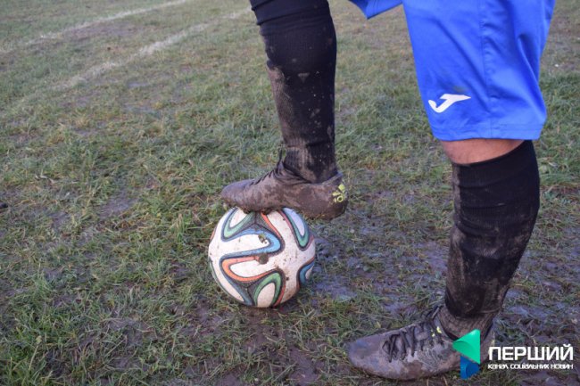 «Гравці борсалися у багнюці, місили болото»: футбол по-волинськи