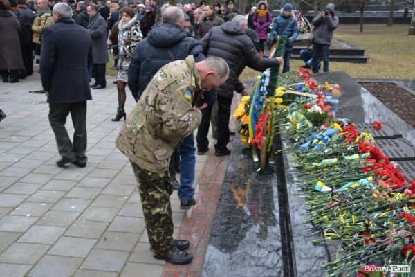 У Луцьку вшанували воїнів-інтернаціоналістів та сучасних героїв, які захищають країну на Сході. ФОТО