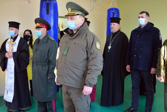 Луцькі прикордонники займатимуться у новенькому спортзалі. ФОТО