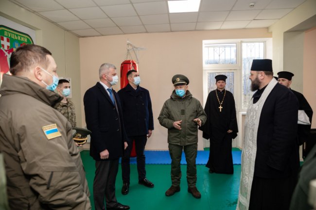 Луцькі прикордонники займатимуться у новенькому спортзалі. ФОТО