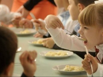 В Одесі у шкільній їдальні отруїлися 53 учні