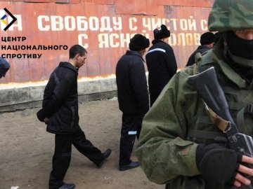У росії масово закривають в’язниці, бо зеки на фронті, - ЦНС