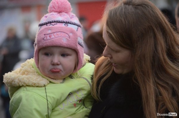 У Луцьку запалили новорічну ялинку. ФОТО