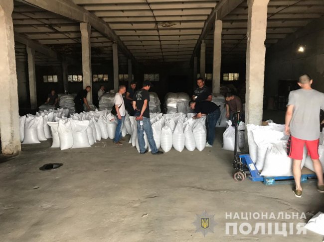 У Сумах наркотичний мак продавали під виглядом звичайного