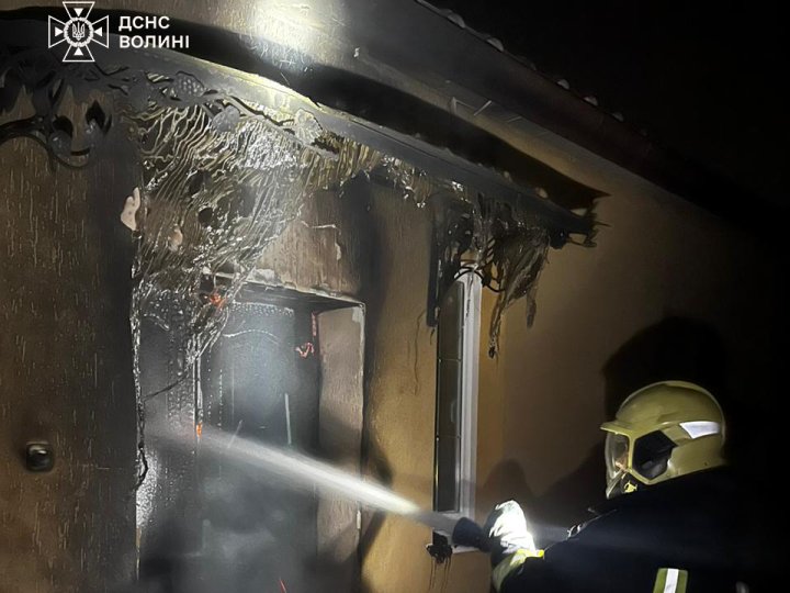 На Волині горіли два житлові будинки