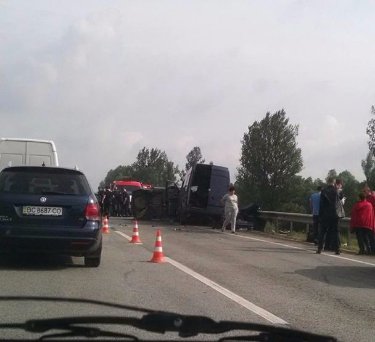 Страшна аварія на Львівщині: легковик вилетів на зустрічну та протаранив бус