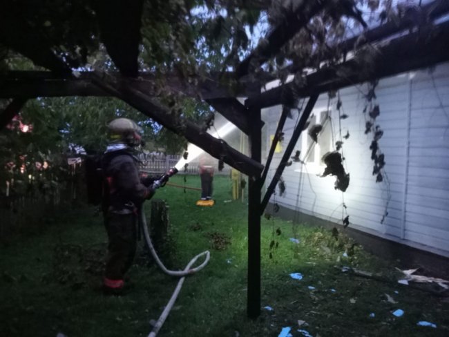 На Волині горіли літня кухня та розташований поруч житловий будинок. ФОТО