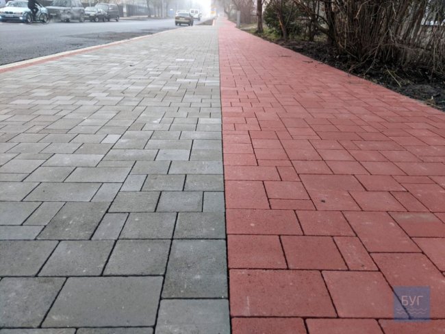 У місті на Волині підрядника змусили перекласти новеньку бруківку