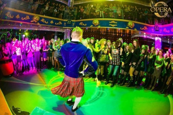 Чоловічий стриптиз у луцькому клубі. ФОТО