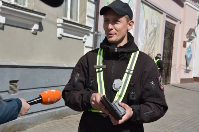 Перші порушники: від сьогодні у Луцьку працюють інспектори з паркування