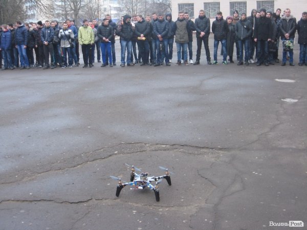 Студенти луцького училища власноруч змайстрували квадрокоптер для бійців АТО. ФОТО. ВІДЕО 