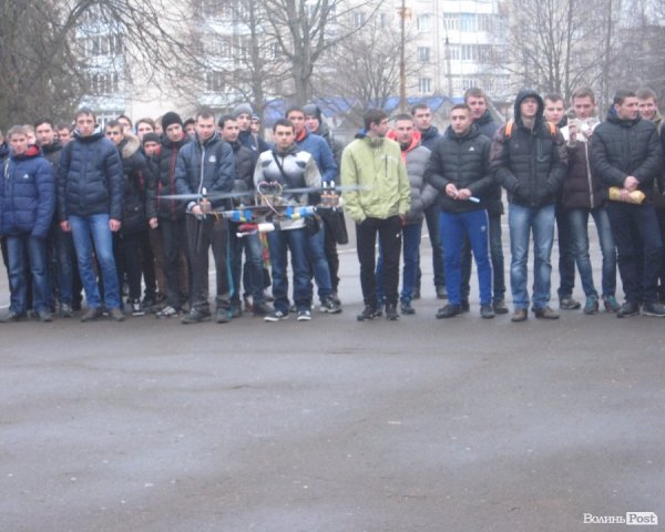 Студенти луцького училища власноруч змайстрували квадрокоптер для бійців АТО. ФОТО. ВІДЕО 