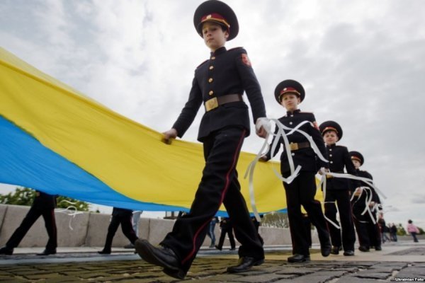 У Національному музеї історії Великої Вітчизняної війни 1941 - 1945 р. київські школярі-кадети зі своїми дідами й прадідами провели День пам'яті за загиблими у Великій Вітчизняній війні. На схилах Дніпра було встановлено кількаметрову цифру «6 мільйонів»,