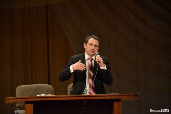 У Луцьку «вершили долю» переповненого авторинку. ФОТО 